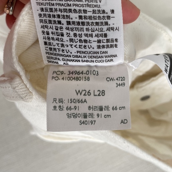 NWT LEVI'S Wedgie Straight Cream Distressed Jeans Size 26x28 - Picture 8 of 11